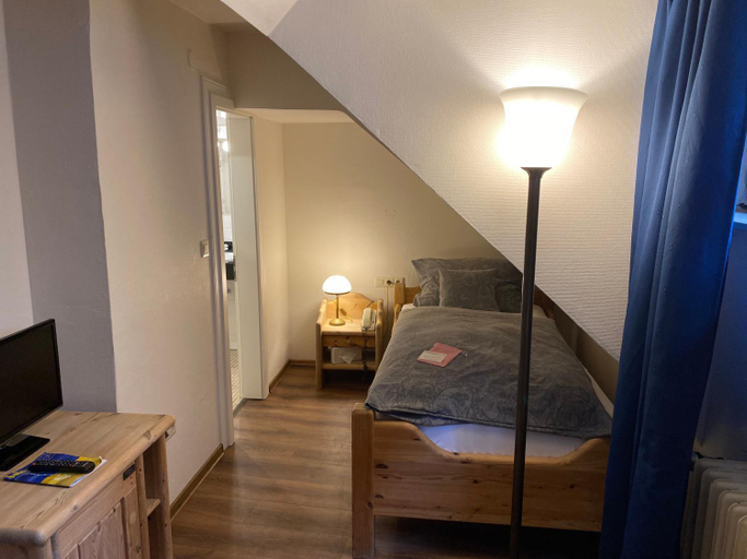 Bedroom, Marktplatzhotel - Restaurant Tafelspitz, Rhein-Neckar-Kreis