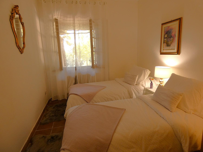 Others 4, Scappo in Umbria, Casale Fasulo, Terni