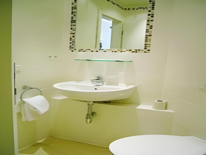Bathroom 3, Hotel Munich Inn, München