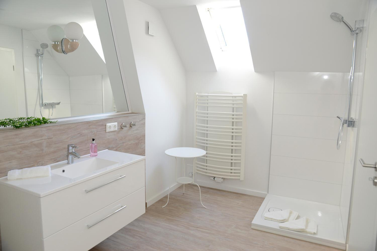 Bathroom 2, Hochzeitszimmer der Alten Schule, Nienburg (Weser)