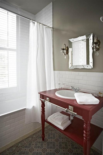 Bathroom 3, Villa Adelaide, Hainaut