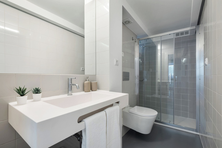 Bathroom, Flora1 Flora Apartments, Studio 1 w/ Patio, Porto