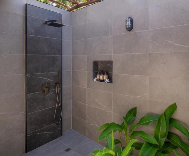 Bathroom 5, Mantaray Island Resort, Ba
