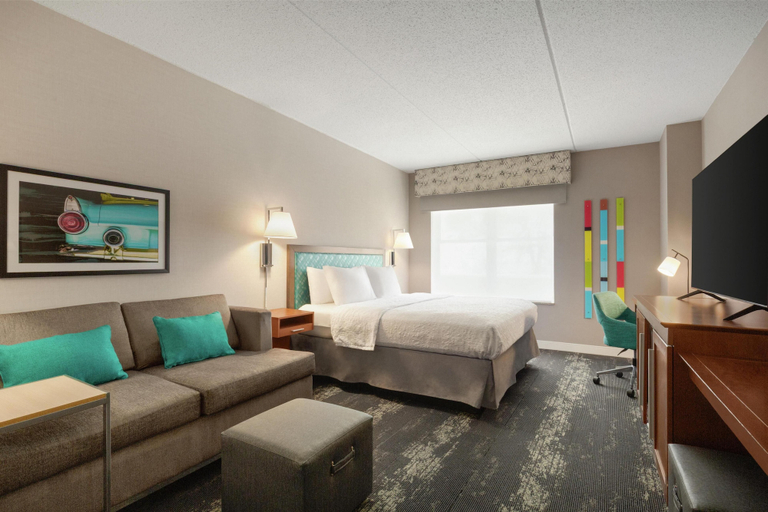 Bedroom 3, Hampton Inn Deadwood at Tin Lizzie Gaming Resort, Lawrence