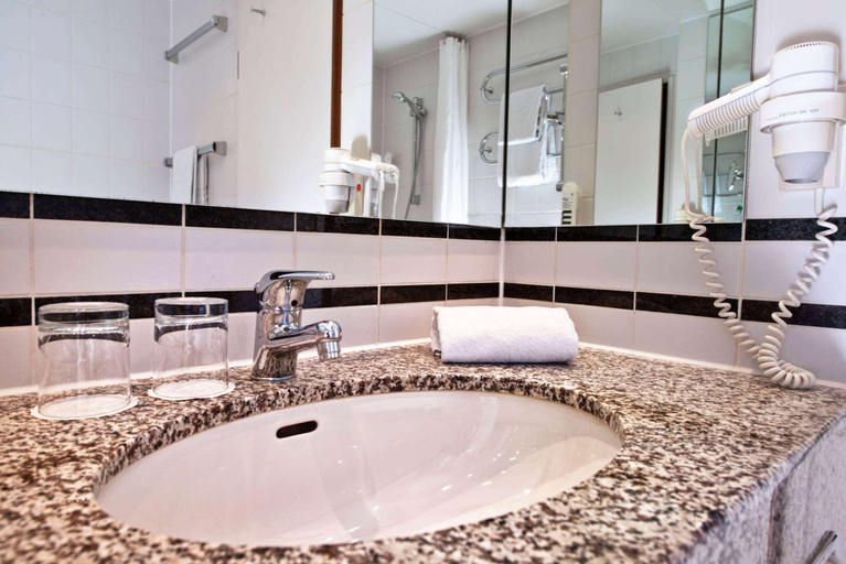 Bathroom 5, Wyndham Garden Hennigsdorf Berlin, Oberhavel