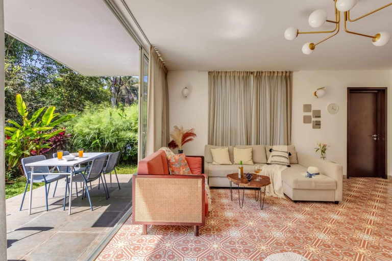 Room 5, Stylish 2BR w Pool Near Candolim and Coco Beach, North Goa