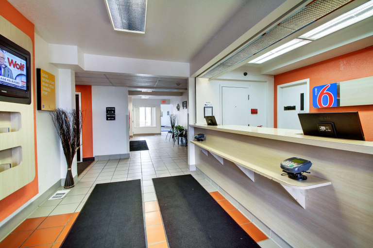 Public Area 2, Motel 6 Altoona, IA - Des Moines East, Polk