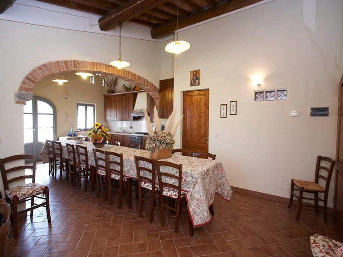 Food & Drinks, Elegant Castle Stay with Pool, Arezzo