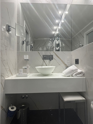 Bathroom 5, LHP River Club, Florence
