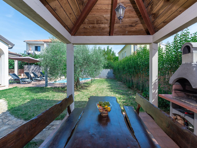 5, Holiday House in Novigrad with Pool, Novigrad