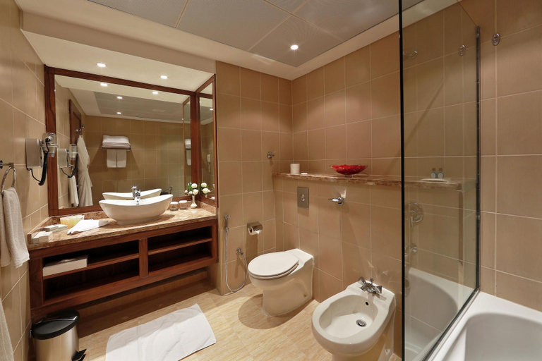Bathroom 5, Al Khaleej Palace Deira Hotel, Dubai