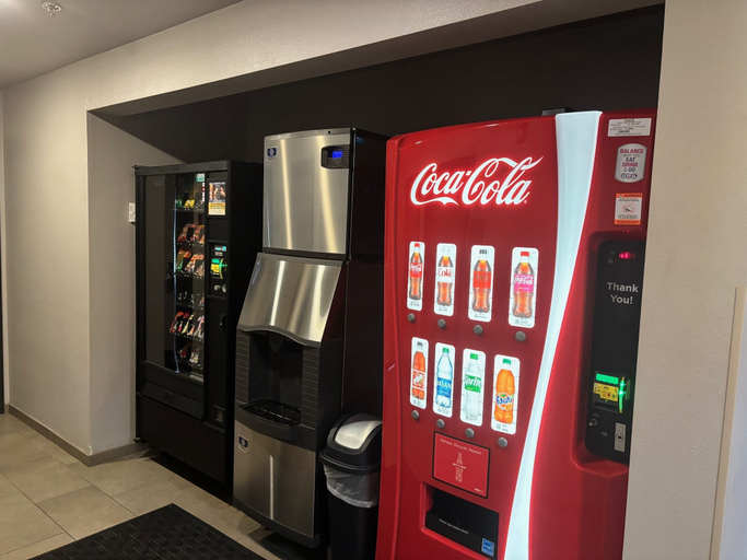 Food & Drinks 5, Country Inn & Suites by Radisson, Springfield Southeast, Sangamon