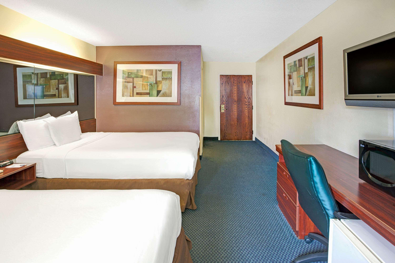 Bathroom 5, Microtel Inn by Wyndham Atlanta Airport, Clayton