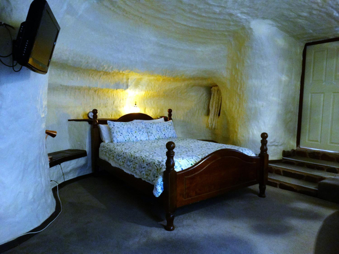 Bedroom 3, Di's Dugouts, Coober Pedy