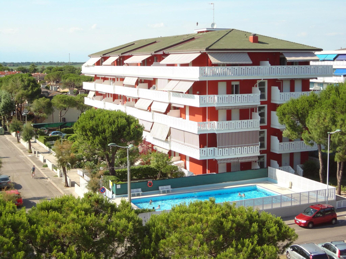 Exterior & Views 1, Coastal Apartment With Pool in Caorle, Venezia
