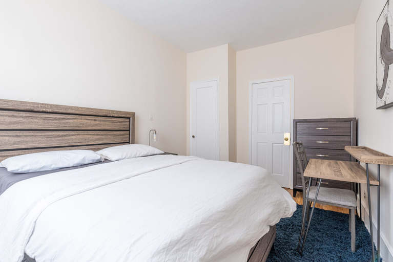Room 4, 5 Bedroom 2 Bath Full Floor Midtown, New York