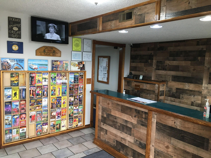 Public Area, Twelve Oaks Inn, Taney
