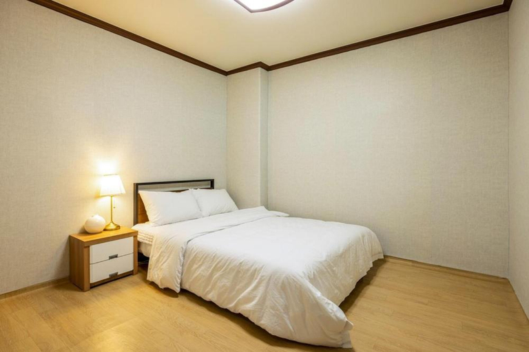 Bedroom 2, Yangyang Hajodae Condotel, Yangyang