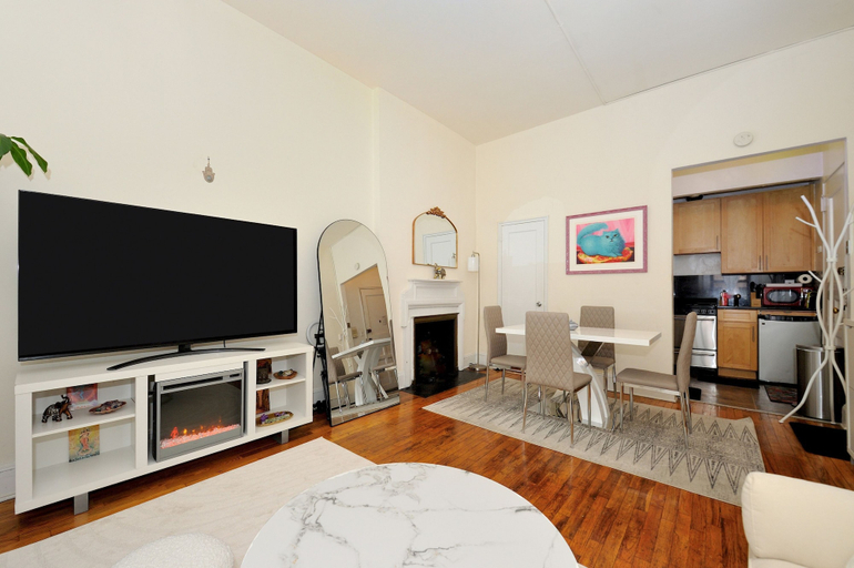 Room 2, Prime Murray Hill 1BR - Near Grand Central, New York