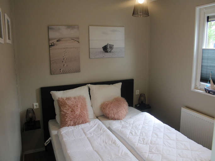 Bedroom 2, Chalet with Pond View in Gelderland, Angerlo