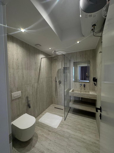 Bathroom 4, Hotel Moonlight, Vlorës
