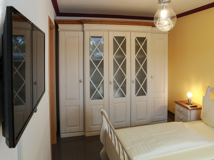 Bedroom 2, Wohnung mit Balkon und toller Aussicht, Waldeck-Frankenberg