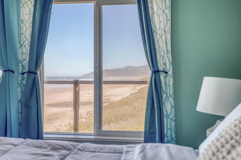 Bedroom 4, Moolack Shores Inn, Lincoln