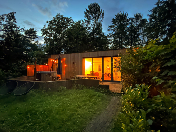Others 5, Holiday Home in Zelhem with Hottub Forest, Zelhem