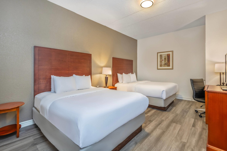 Bedroom 4, Comfort Inn & Suites Thousand Islands Harbour District, Lake Ontario