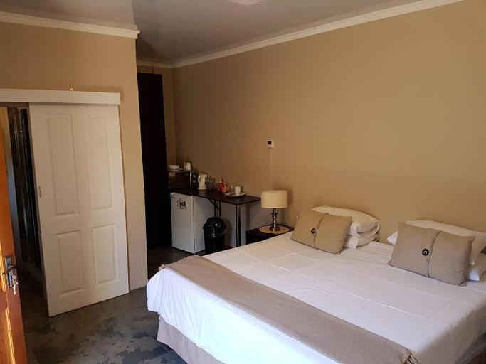 Bedroom 3, Mckala Guesthouse, Frances Baard