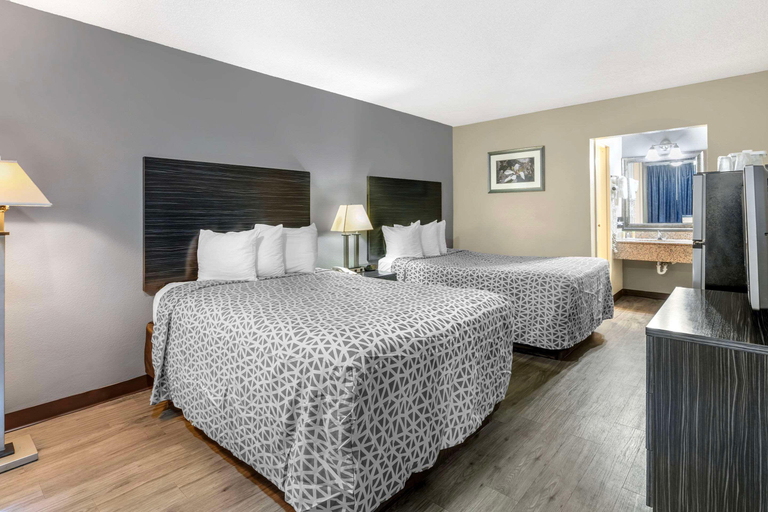 Bedroom 4, Suburban Studios International Drive, Orange