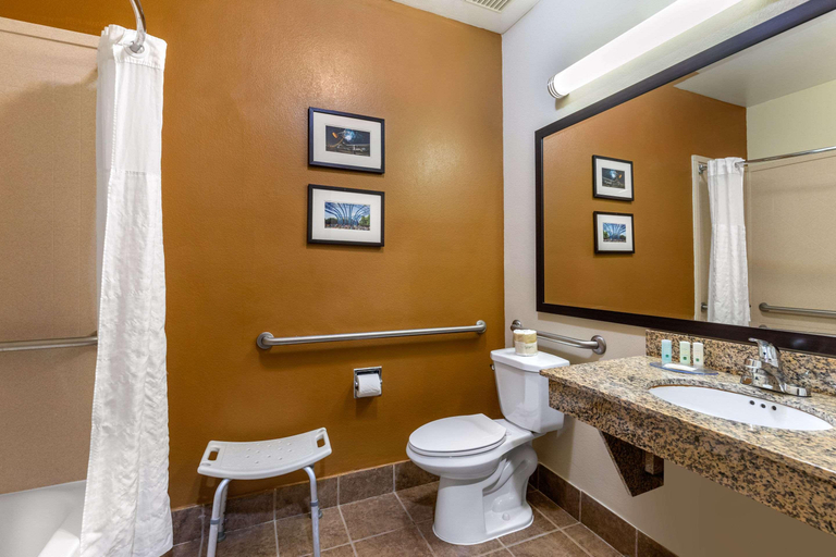 Bathroom 5, Quality Suites Addison-Dallas, Dallas