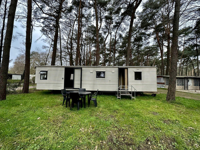 Others 5, Residence with a spacious garden located in a child-friendly park, Limburg