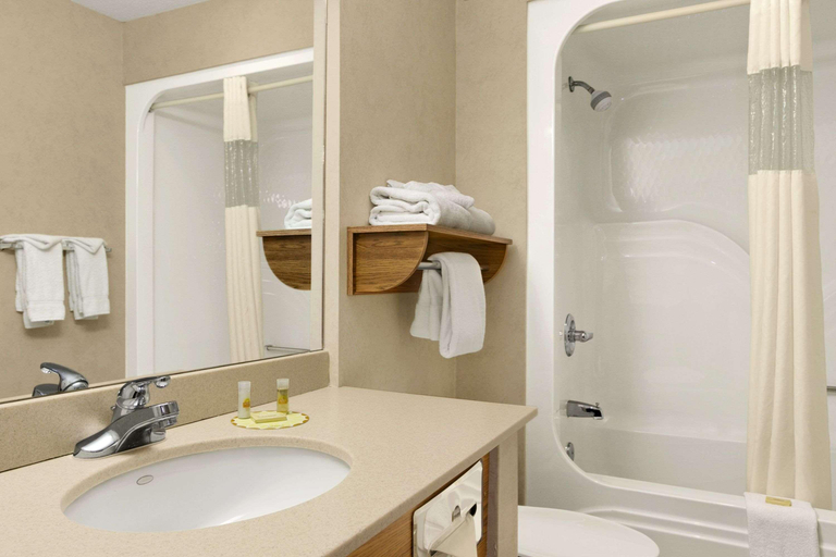 Bathroom 5, Days Inn by Wyndham Rapid City, Pennington