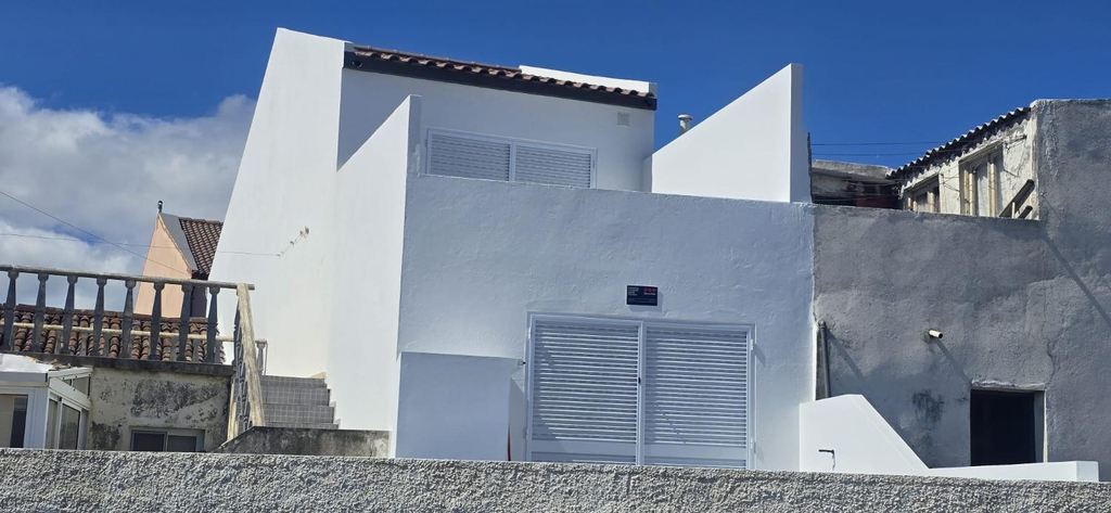 Exterior view 3, Inside The Sea, Lagoa