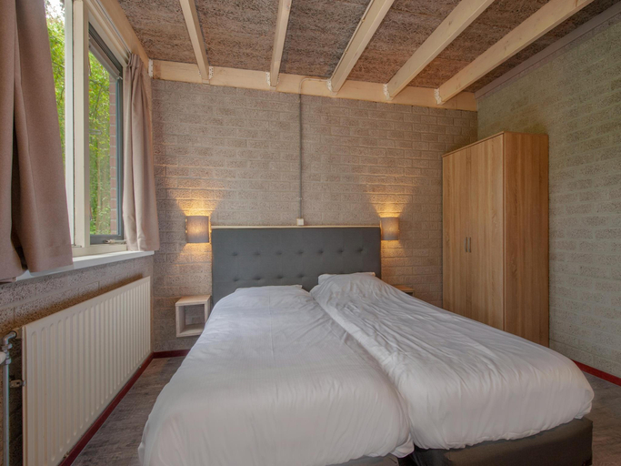 Bedroom 3, Bungalow in Weert with Private Jetty, Weert