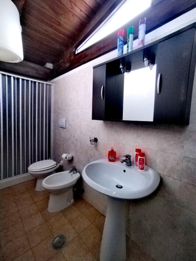 Bathroom 3, Holiday Residence, Bari
