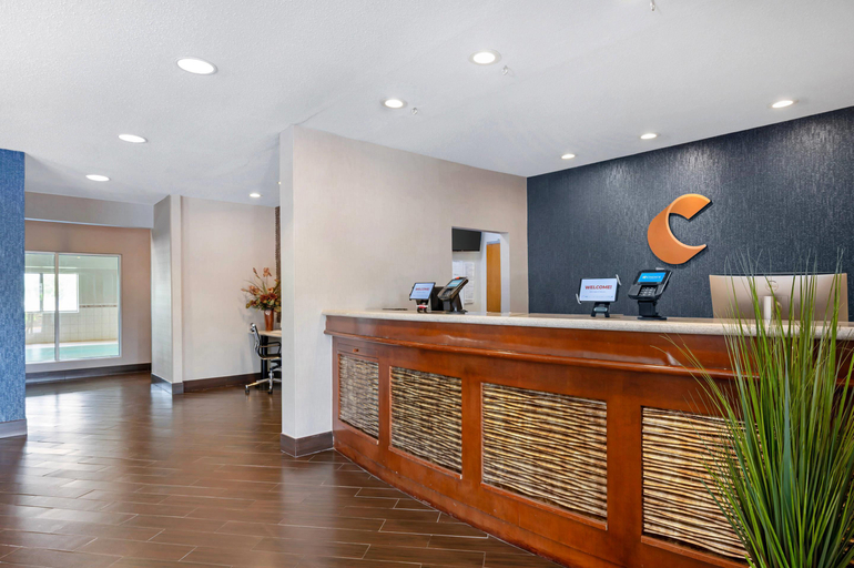 Public Area 2, Comfort Inn & Suites North Greenfield, Hancock
