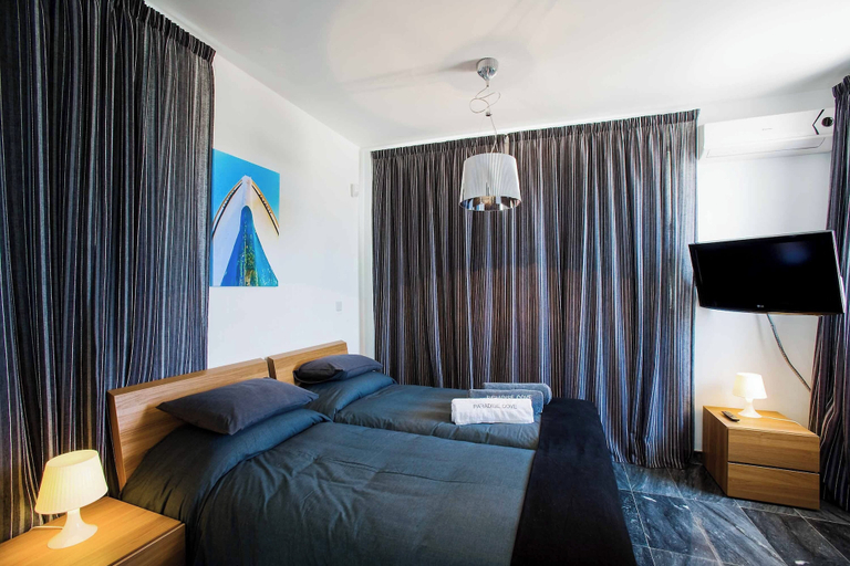 Others 4, Villa Periwinkle