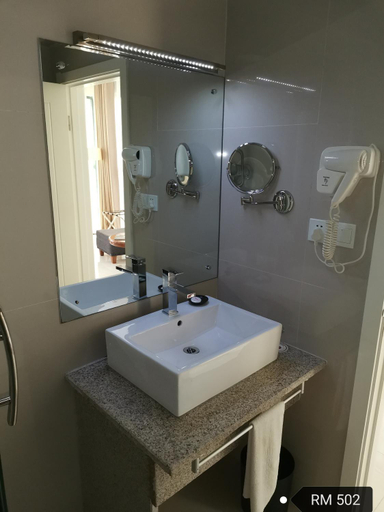 Bathroom 4, Palms Hotel