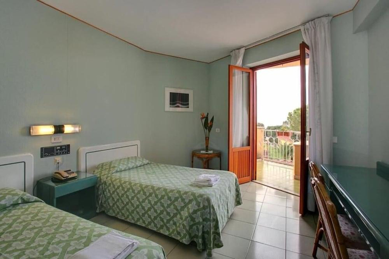 Bedroom 2, Perla del Golfo Resort, Palermo