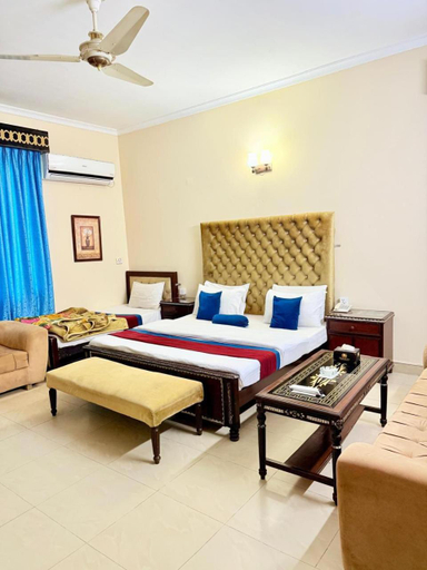 Others 4, New Pakeeza Hotel, Lahore