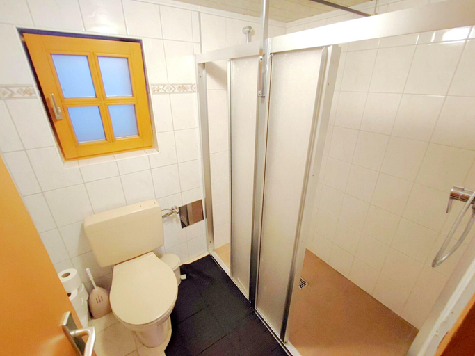 Bathroom 3, Apartment in Hippach near Ski Slopes, Schwaz