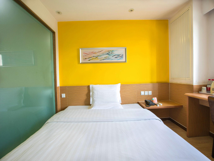 Bedroom 3, 7 Days Inn Beijing Dinghui Temple Wuluju Metro Station, Beijing