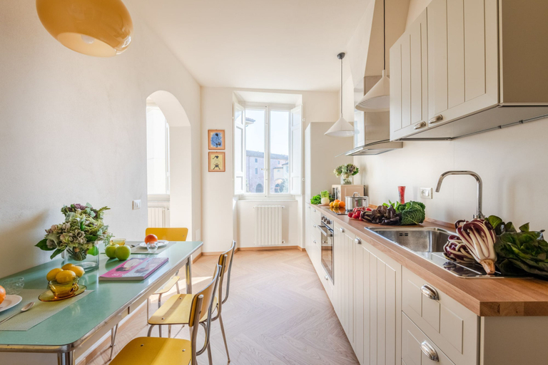 Room 3, Casa Dante in Lucca With 3 Bedrooms and 2 Bathrooms, Lucca