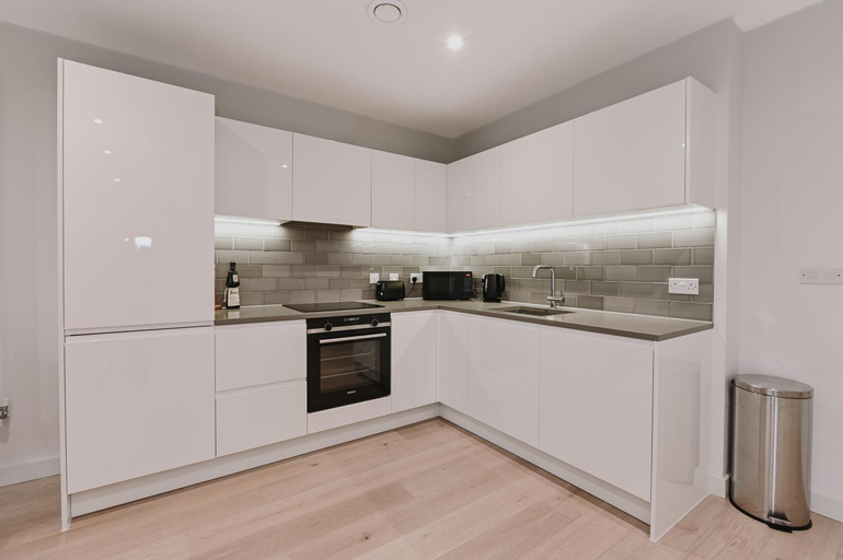 Others 4, Khayat Homes - The Riverre - Luxury 2 Bed Apt, London