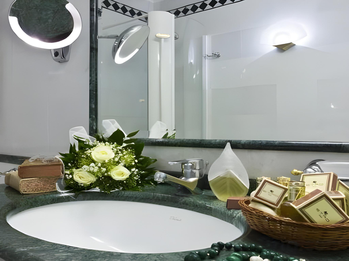 Bathroom 5, Hotel Vittoria, Pesaro E Urbino