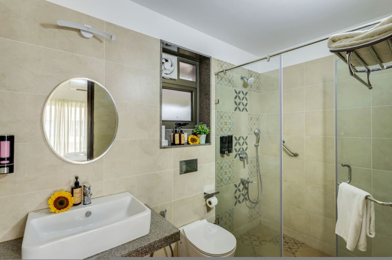 Room 3, Luxe 1bhk w Pool Sauna 1km to the Beach, North Goa