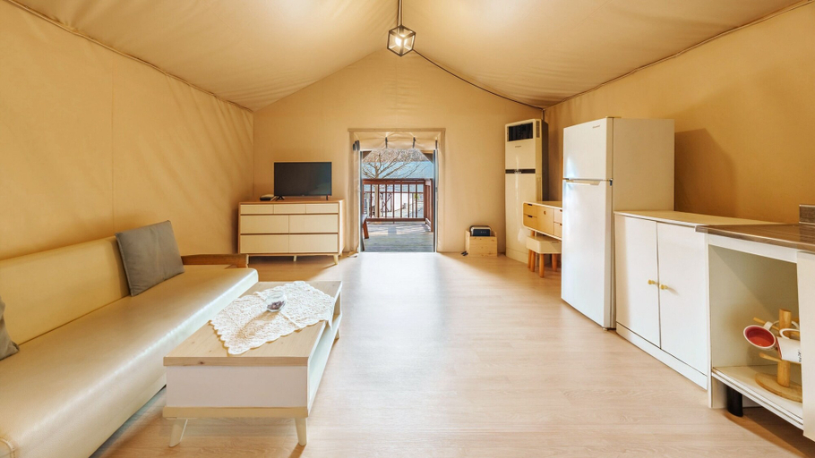 Bedroom 3, Chungju Palbong Glamping, Chungju