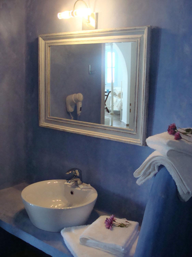 Bathroom 3, Solaris, South Aegean